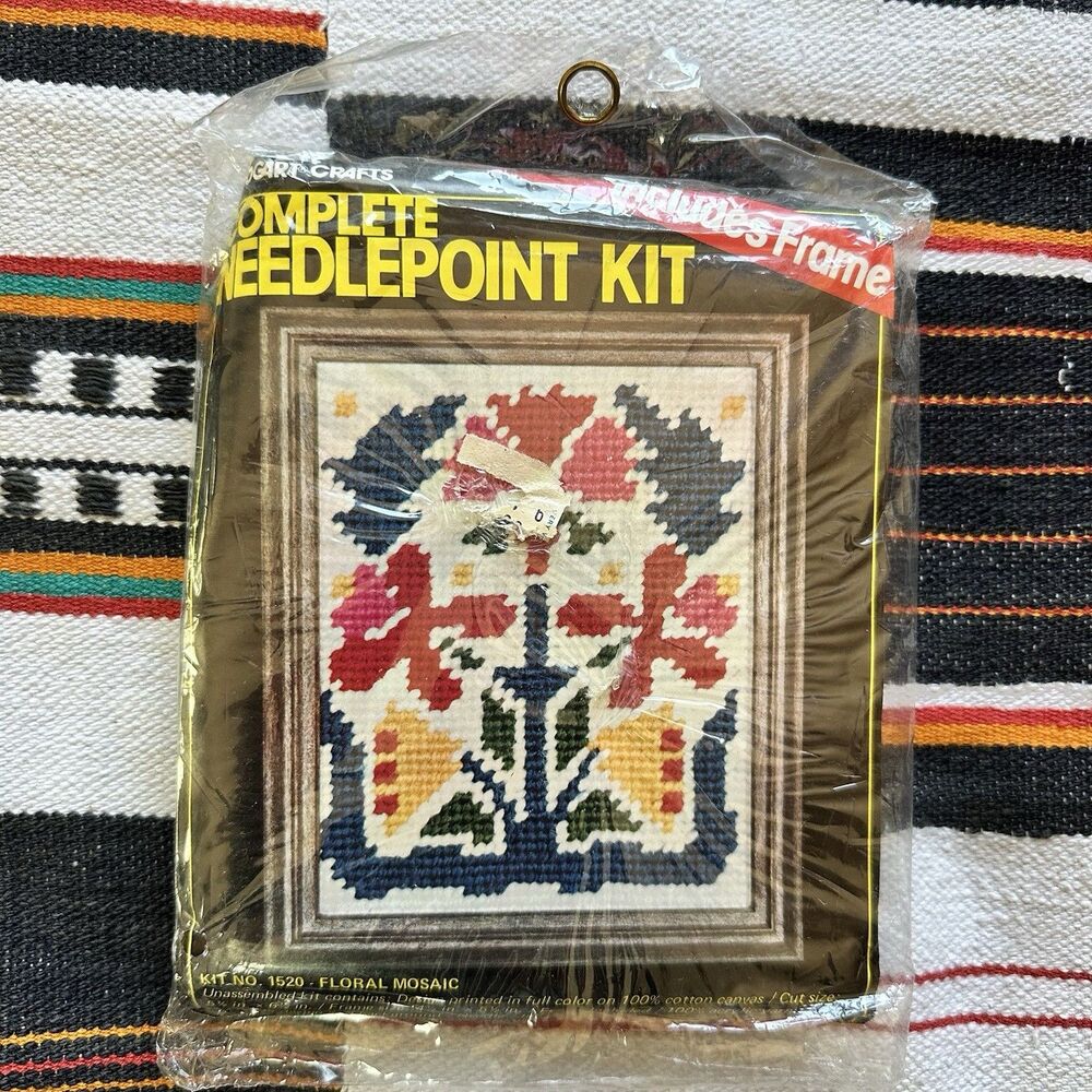 VTG New Deadstock Vogart Crafts Mini Stitchery Kit # 1520. Floral Mosaic. 70’s.
